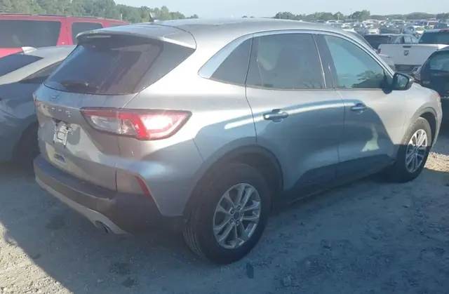 FORD ESCAPE SE 2022