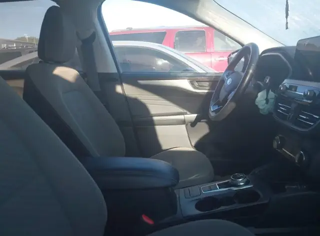 FORD ESCAPE SE 2022