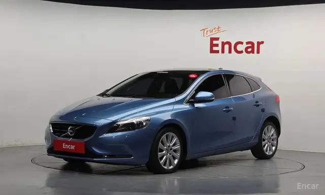 VOLVO V40 D2 2ND GENERATION 2015