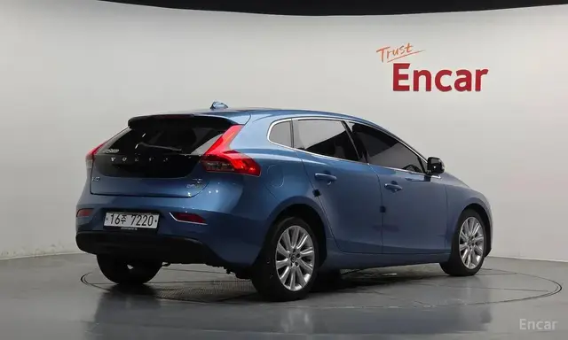 VOLVO V40 D2 2ND GENERATION 2015