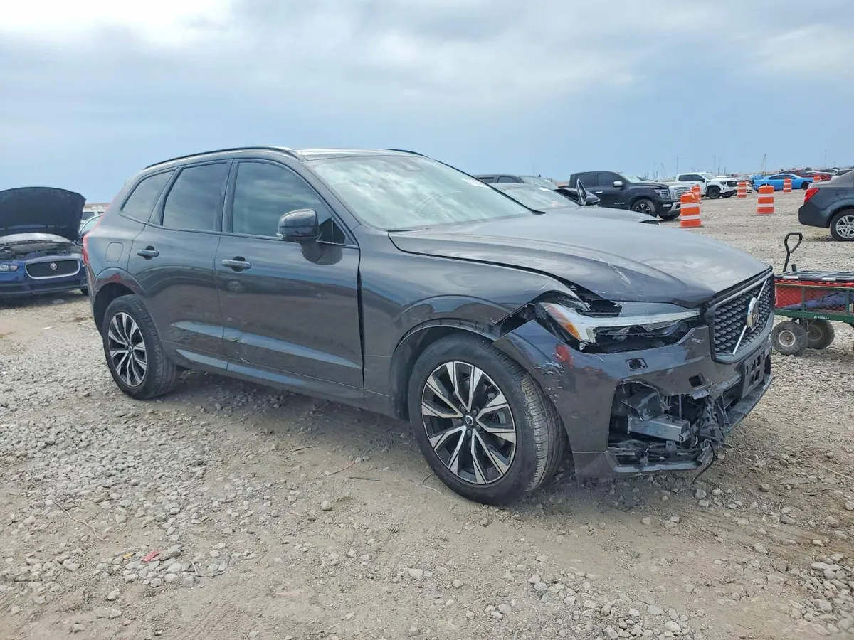 VOLVO XC60 2023