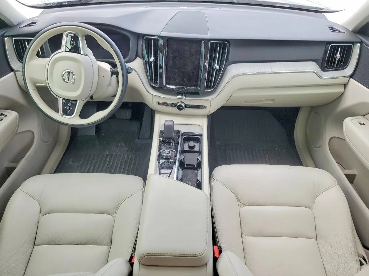 VOLVO XC60 2023