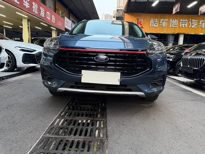 FORD ESCAPE PREMIUM 2023