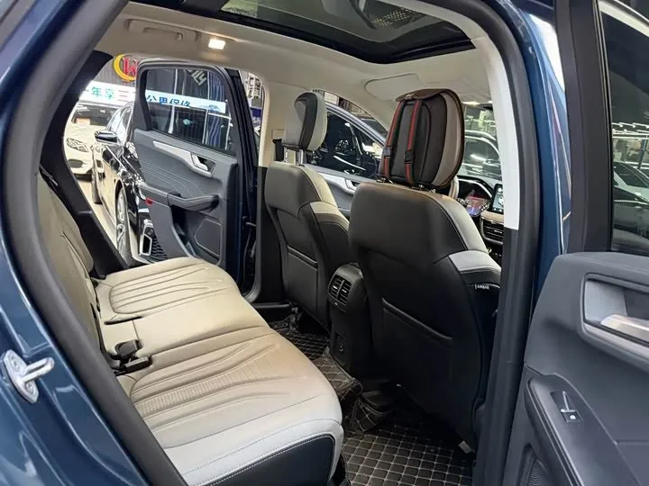 FORD ESCAPE PREMIUM 2023