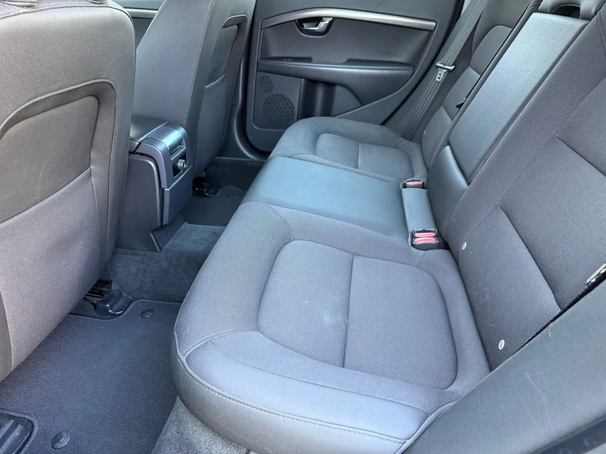 VOLVO V70 D2 POLAR 2015