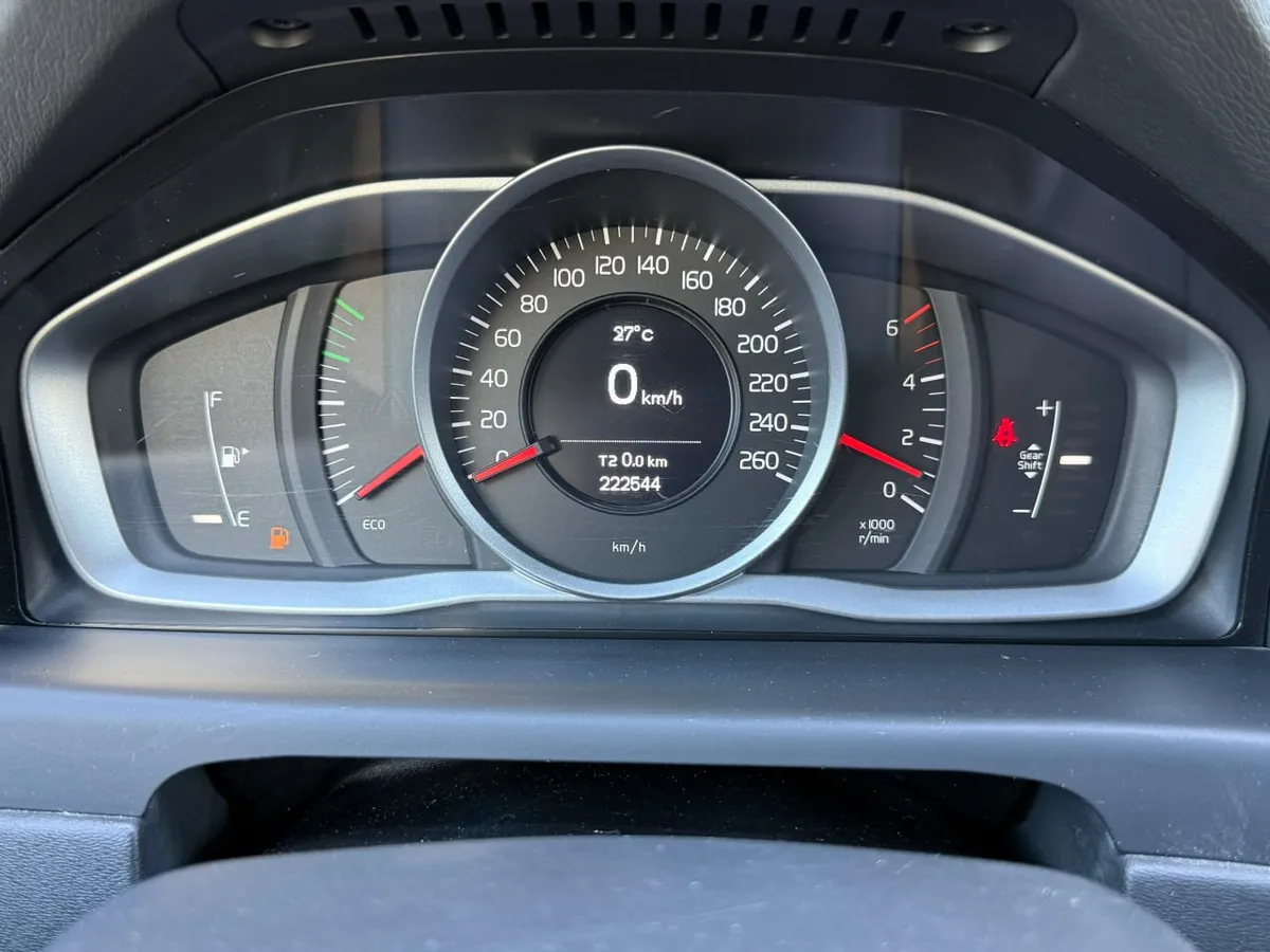 VOLVO V70 D2 POLAR 2015