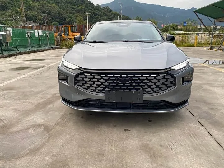 FORD MONDEO LUXURY 2023