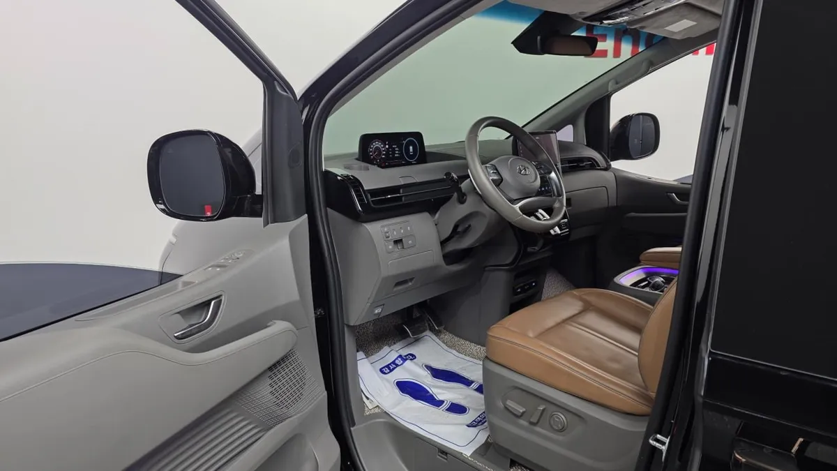 HYUNDAI STARIA LOUNGE STARIA 4WD LOUNGE 9-SEATER 2022