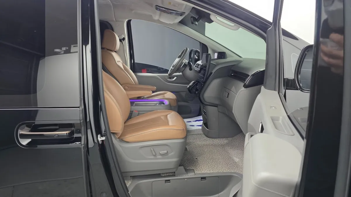 HYUNDAI STARIA LOUNGE STARIA 4WD LOUNGE 9-SEATER 2022