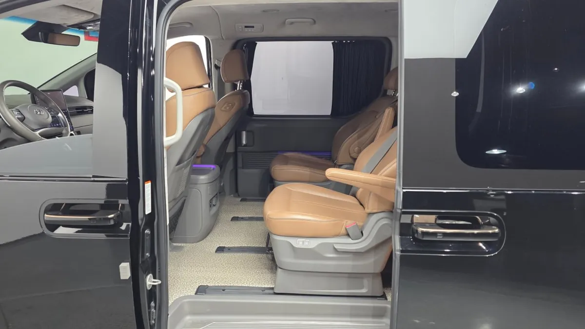 HYUNDAI STARIA LOUNGE STARIA 4WD LOUNGE 9-SEATER 2022