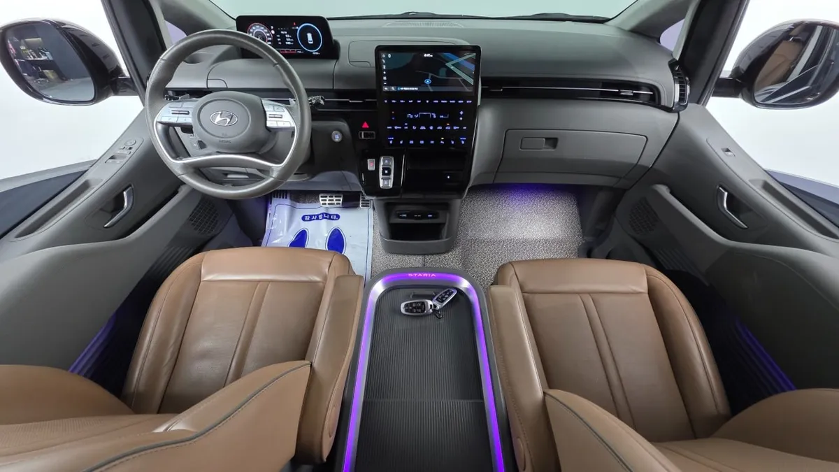 HYUNDAI STARIA LOUNGE STARIA 4WD LOUNGE 9-SEATER 2022