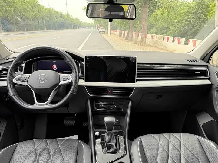 VOLKSWAGEN TIGUAN L 2024