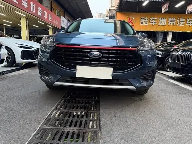FORD ESCAPE PREMIUM 2023