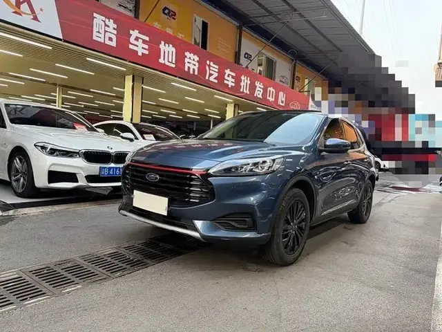 FORD ESCAPE PREMIUM 2023
