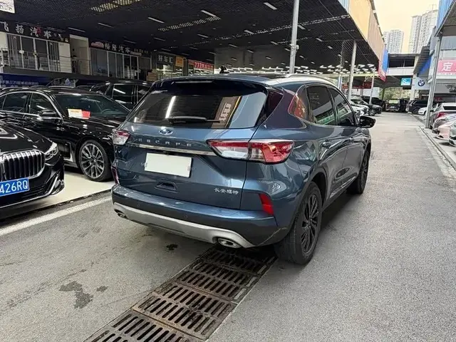 FORD ESCAPE PREMIUM 2023