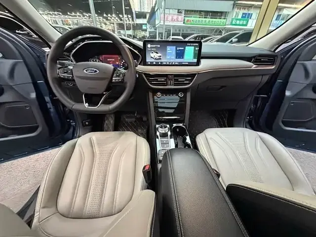 FORD ESCAPE PREMIUM 2023