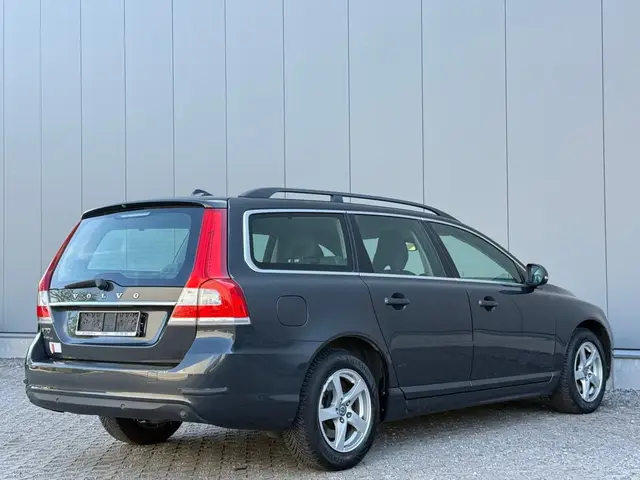 VOLVO V70 D2 POLAR 2015
