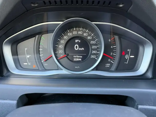 VOLVO V70 D2 POLAR 2015