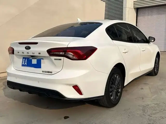 FORD FOCUS SEDAN ECOBOOST 180 2023