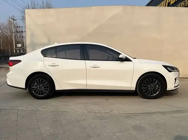 FORD FOCUS SEDAN ECOBOOST 180 2023