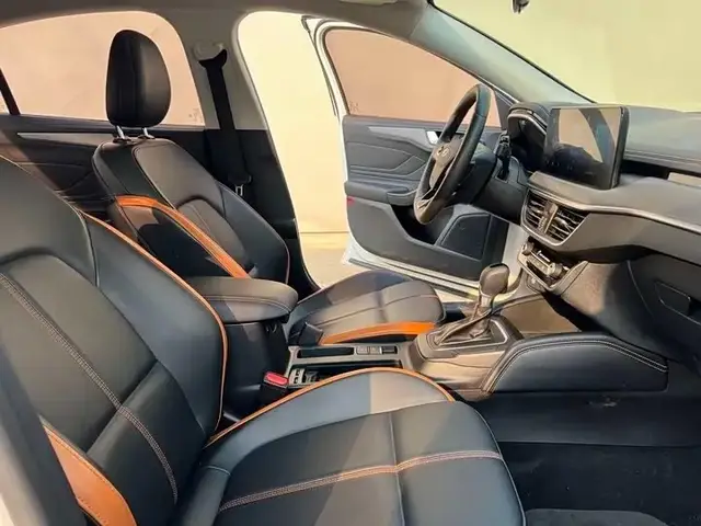 FORD FOCUS SEDAN ECOBOOST 180 2023