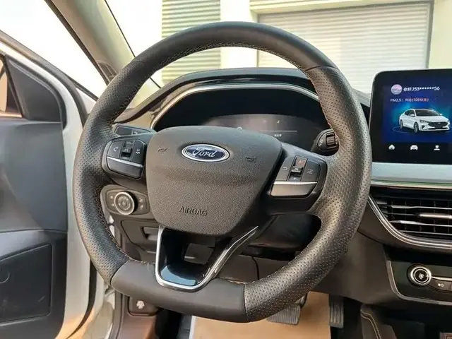 FORD FOCUS SEDAN ECOBOOST 180 2023