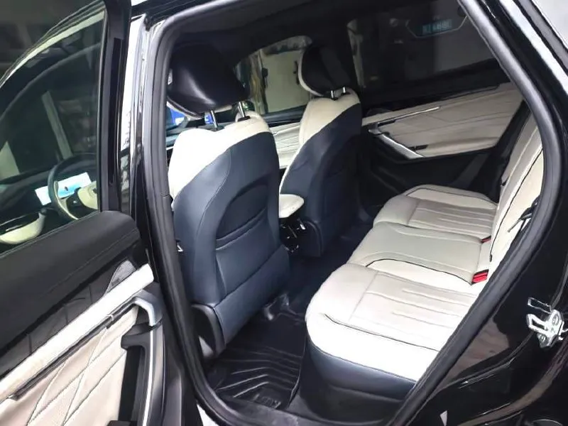 GEELY BOYUE L HI-F 2022