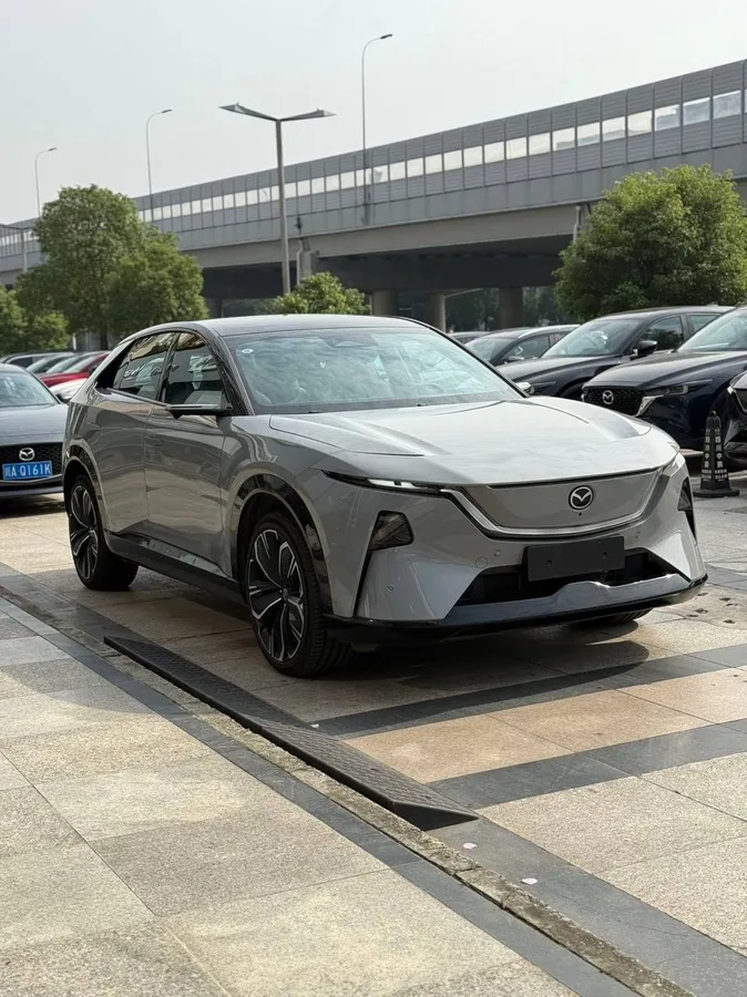 MAZDA EZ-60 200 MAX 2025