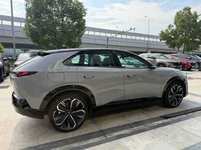 MAZDA EZ-60 200 MAX 2025