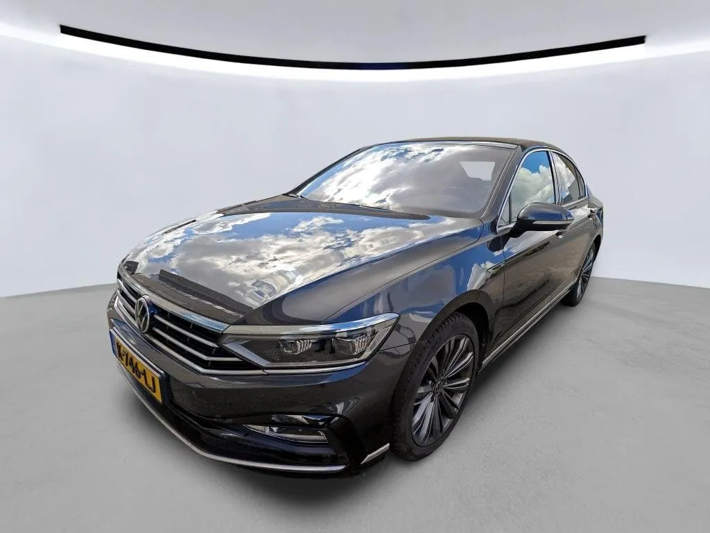 VOLKSWAGEN PASSAT R-LINE 2021