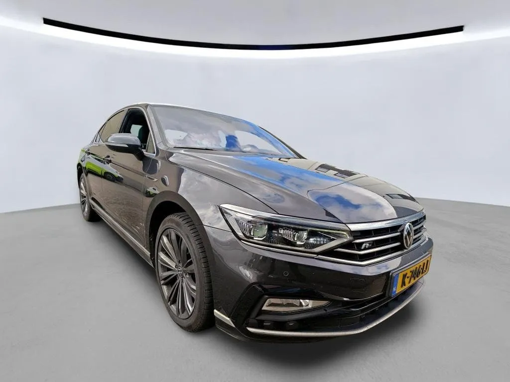 VOLKSWAGEN PASSAT R-LINE 2021