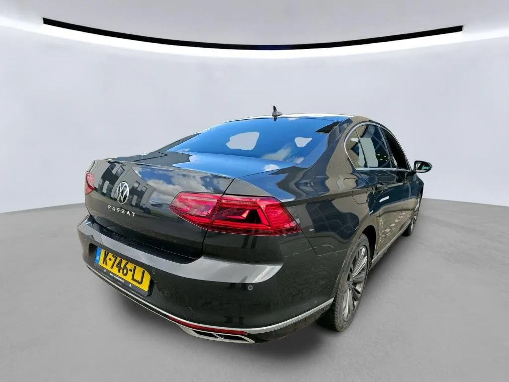 VOLKSWAGEN PASSAT R-LINE 2021