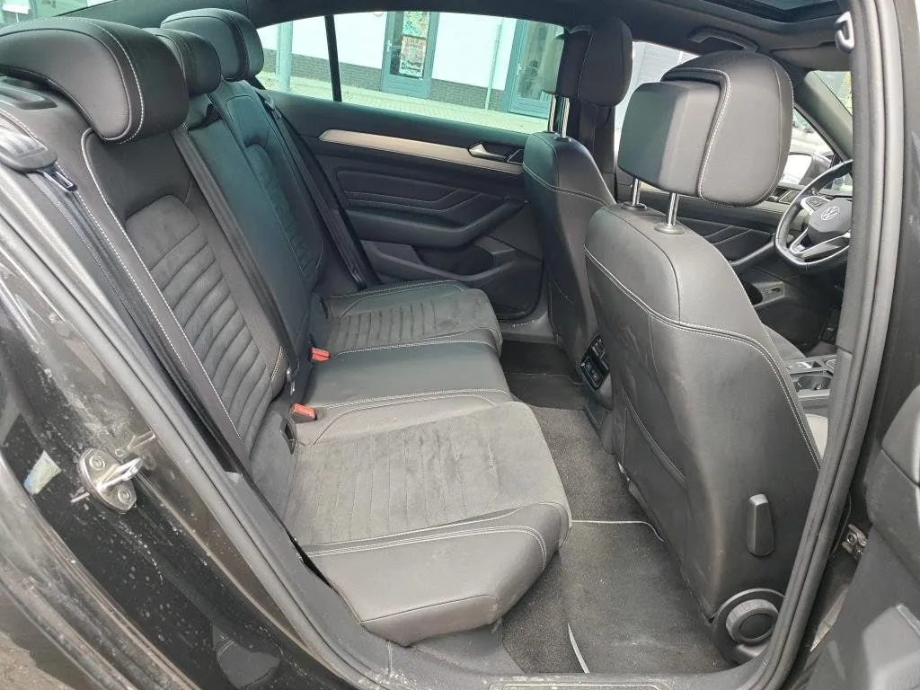 VOLKSWAGEN PASSAT R-LINE 2021