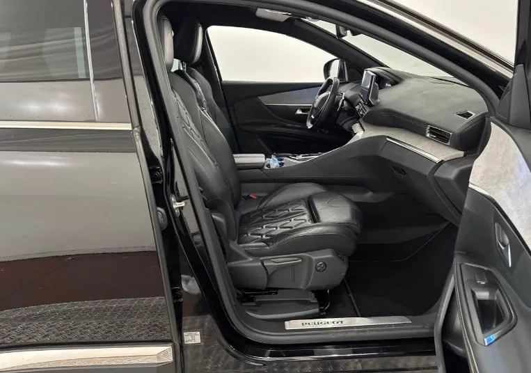 PEUGEOT 5008 GT 2023