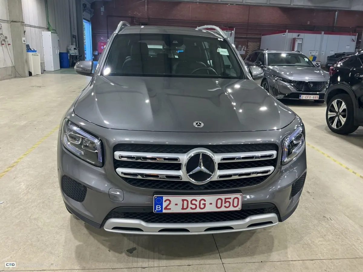 MERCEDES-BENZ GLB 180 2023