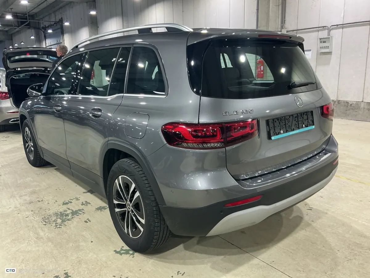 MERCEDES-BENZ GLB 180 2023
