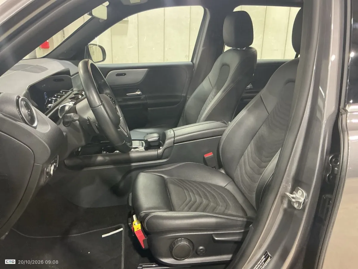 MERCEDES-BENZ GLB 180 2023