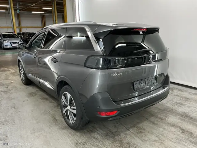 PEUGEOT 5008 2022