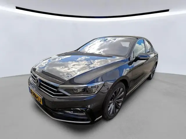 VOLKSWAGEN PASSAT R-LINE 2021