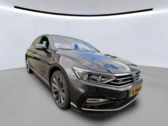 VOLKSWAGEN PASSAT R-LINE 2021