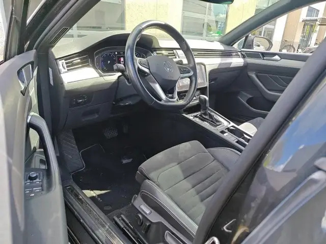 VOLKSWAGEN PASSAT R-LINE 2021