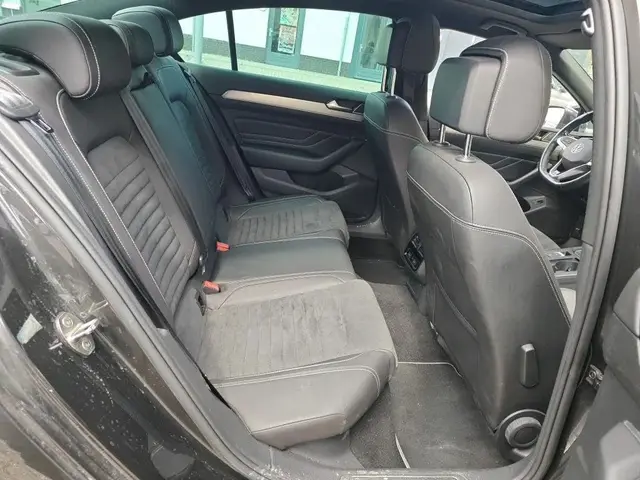 VOLKSWAGEN PASSAT R-LINE 2021