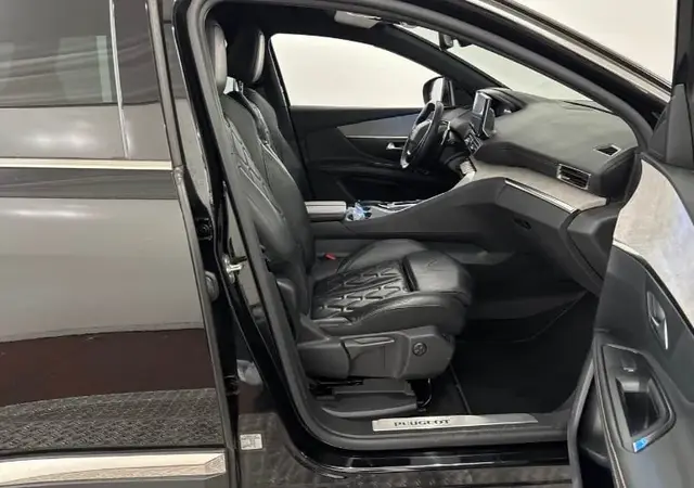 PEUGEOT 5008 GT 2023
