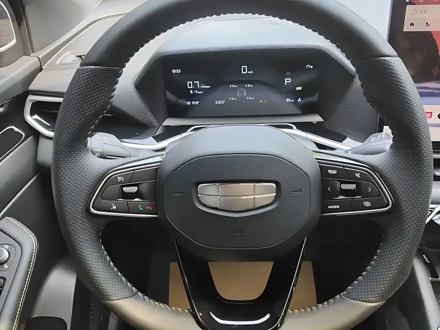 GEELY COOLRAY 2025