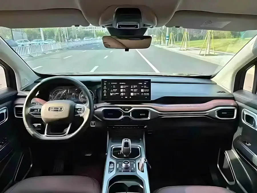 GEELY OKAVANGO 1.8TD 2WD FLAGSHIP (7 МЕСТ) 2022