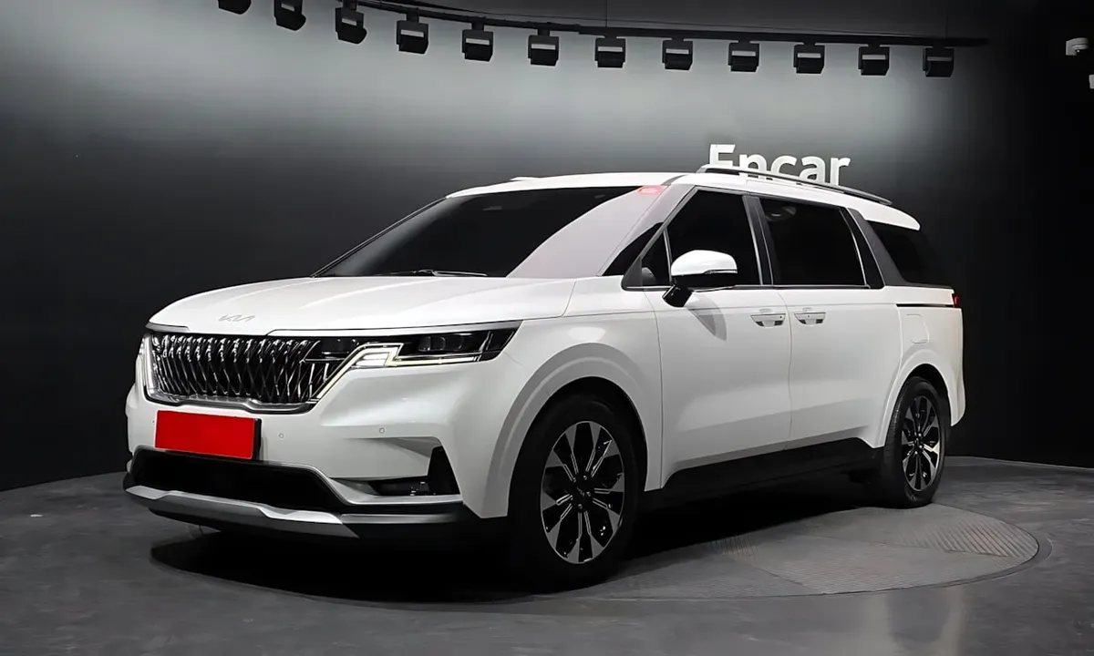 KIA CARNIVAL PRESTIGE (9 МЕСТ) С ПАКЕТАМИ ДВЕРЕЙ И НАВИГАЦИИ 2022