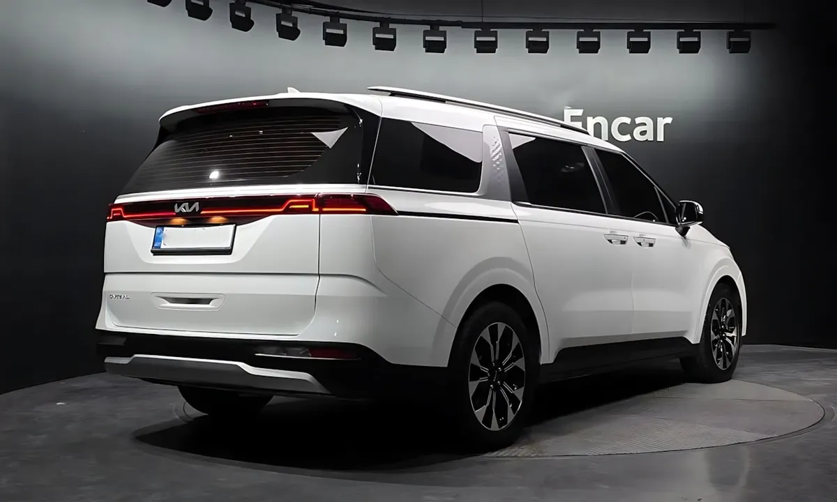 KIA CARNIVAL PRESTIGE (9 МЕСТ) С ПАКЕТАМИ ДВЕРЕЙ И НАВИГАЦИИ 2022