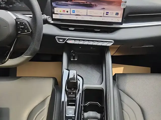 GEELY COOLRAY 2025