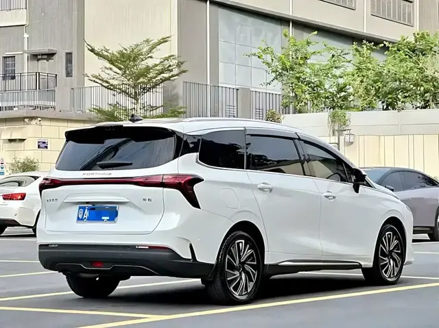 DONGFENG FORTHING YACHT MOON EDITION (7 МЕСТ КОМПОНОВКА 2-2-3) 2022