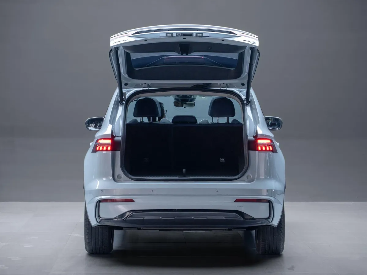 GEELY MONAJRO 2022